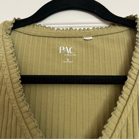 Avocado Green Opened Button Cropped Top with a Lettuce Trim (Pacsun, Size M) - Picture 4 of 4